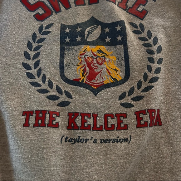 "Swiftie The Kelce Era” fan-art crewneck sweatshirt Large - Picture 5 of 7
